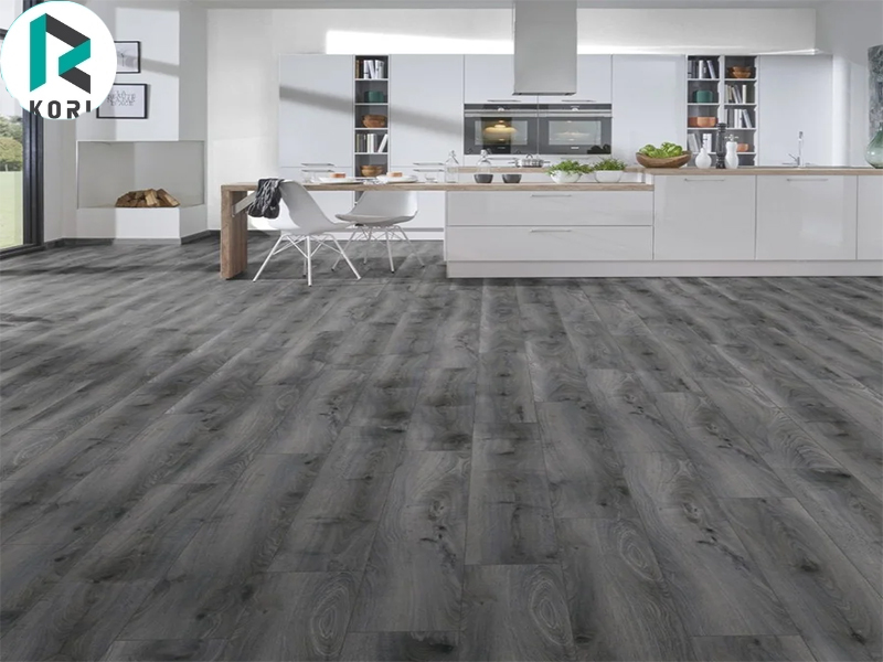 Sàn gỗ Hornitex 462 làm đẹp không gian bếp.